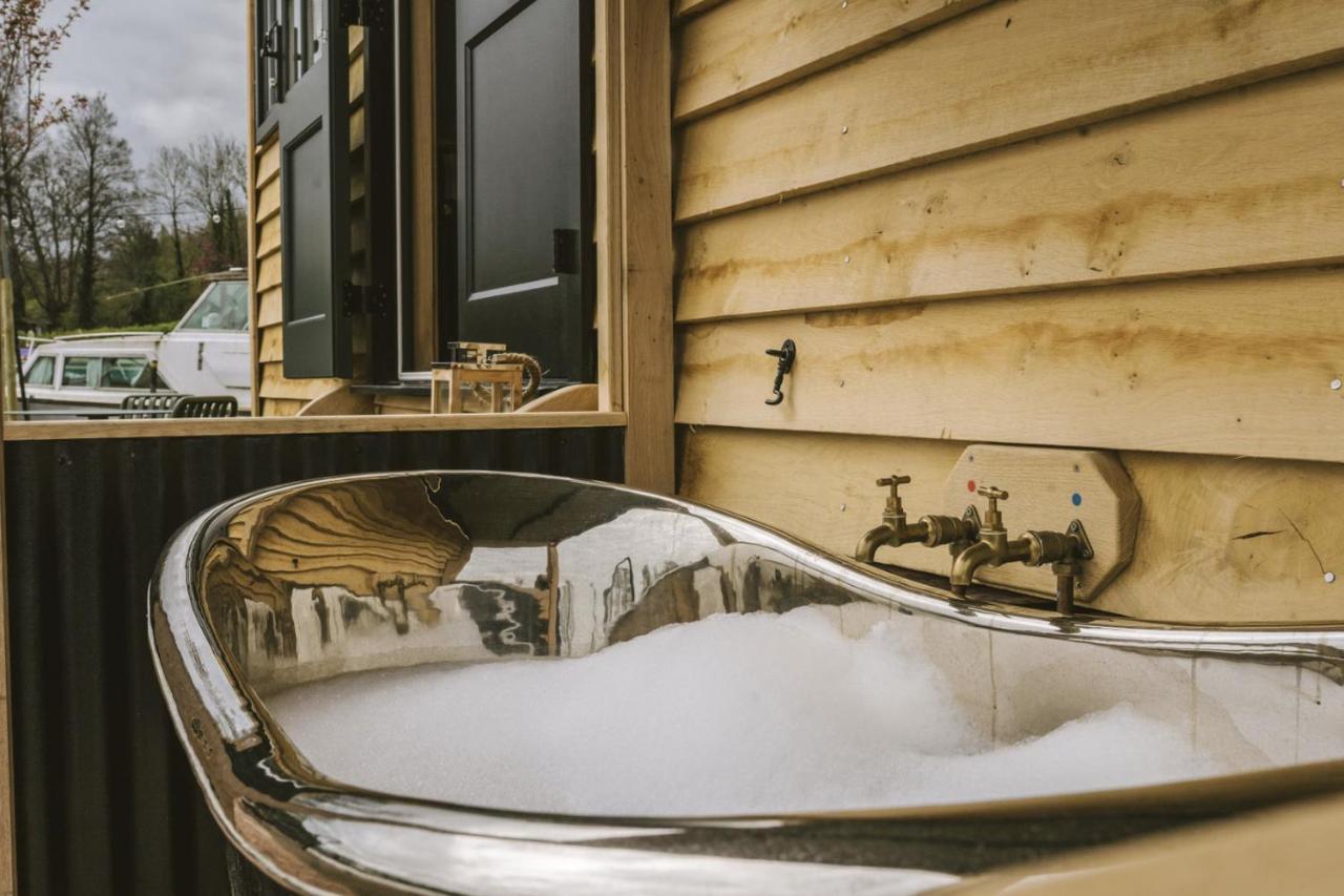 Ferienwohnung Island Hut - Outdoor Bath Tub, Firepit And Water Equipment Saltford Exterior foto