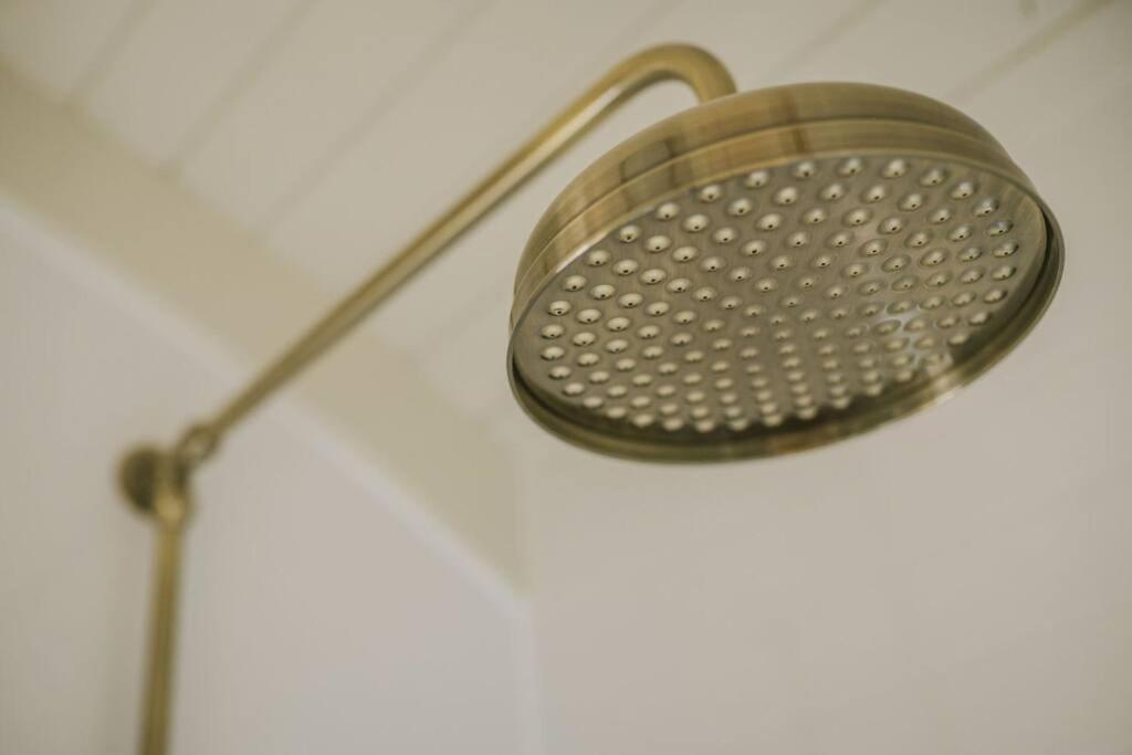 Ferienwohnung Island Hut - Outdoor Bath Tub, Firepit And Water Equipment Saltford Exterior foto
